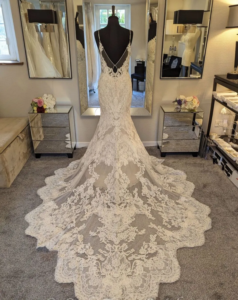 Enzonai wedding dress and matching veil - Image 2
