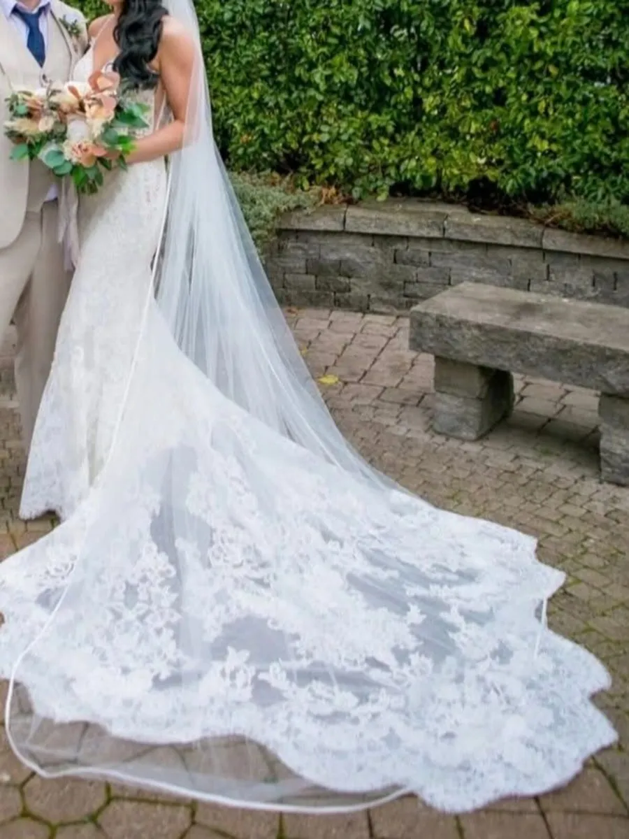Enzonai wedding dress and matching veil - Image 1