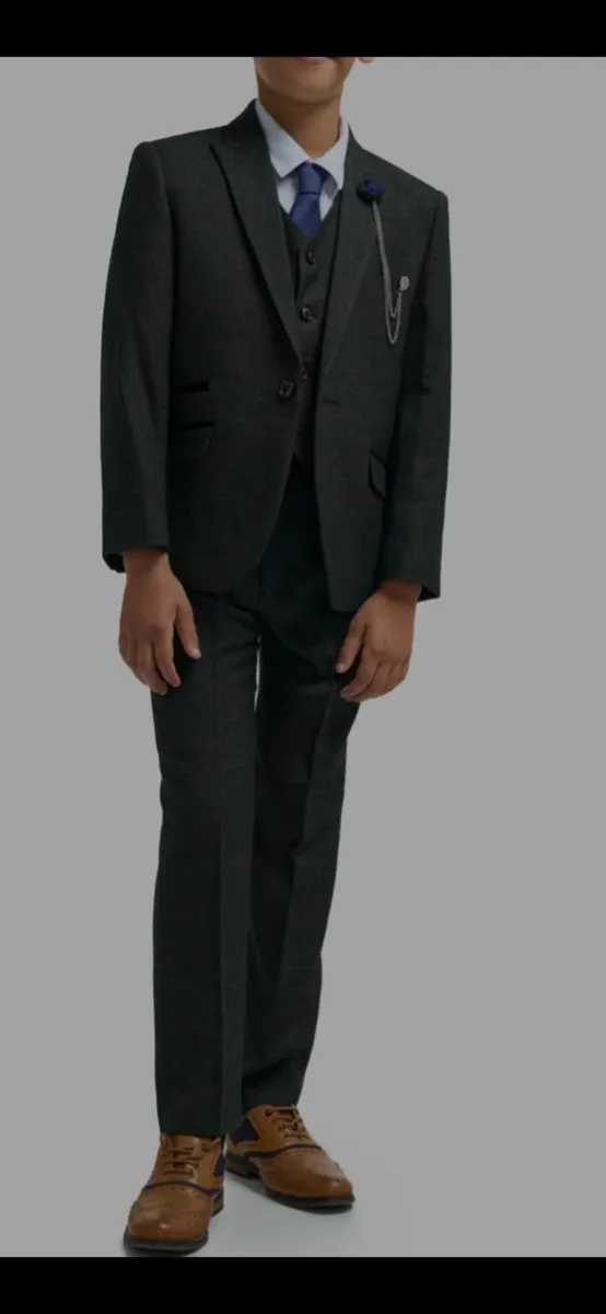 Boys 3 piece suit from cavani - Image 2