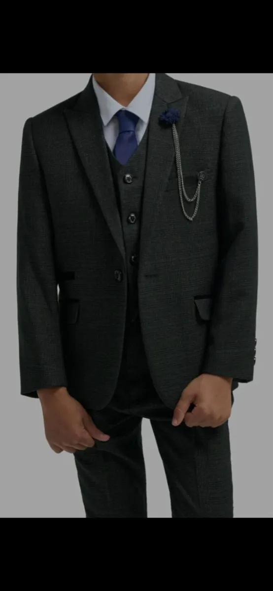 Boys 3 piece suit from cavani - Image 3