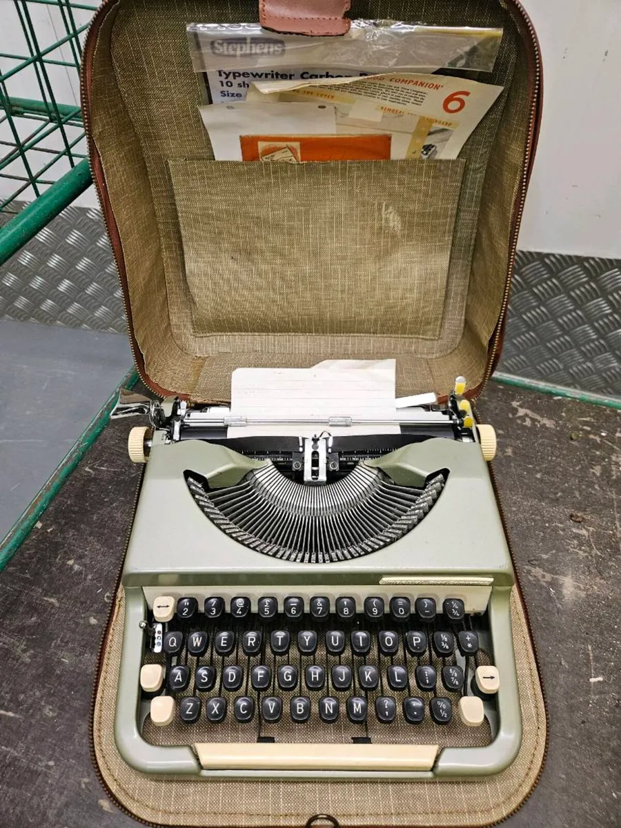 Imperial gold companion typewriter - Image 1