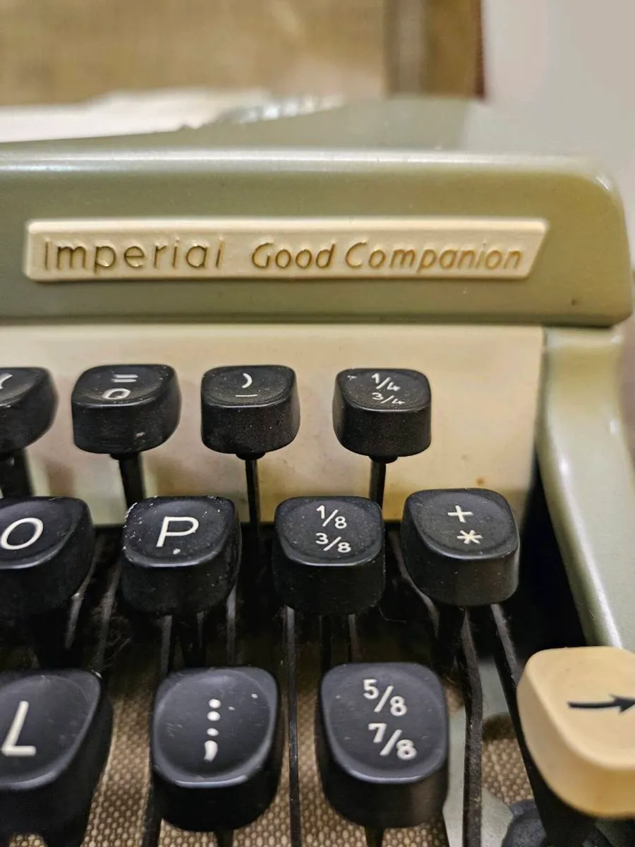 Imperial gold companion typewriter - Image 2