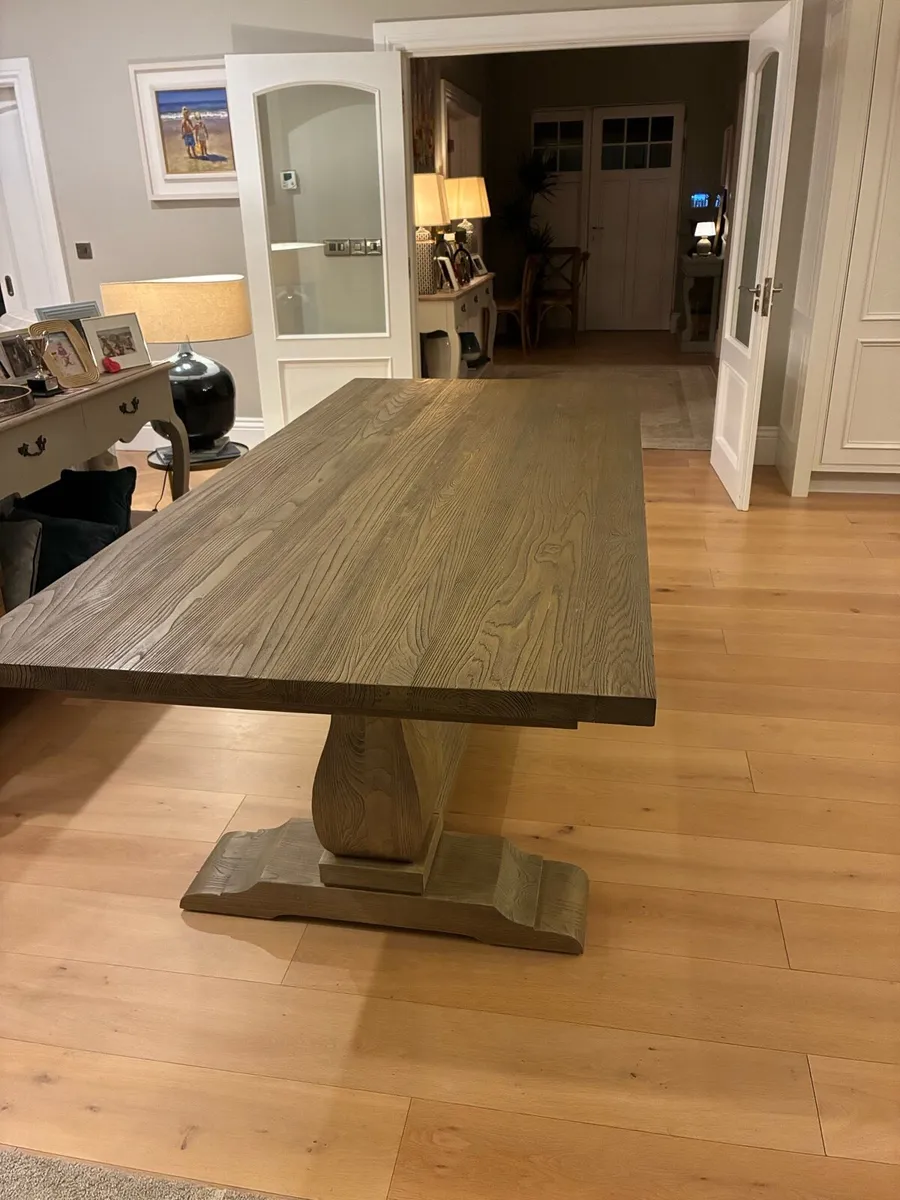 Kitchen table - Image 1