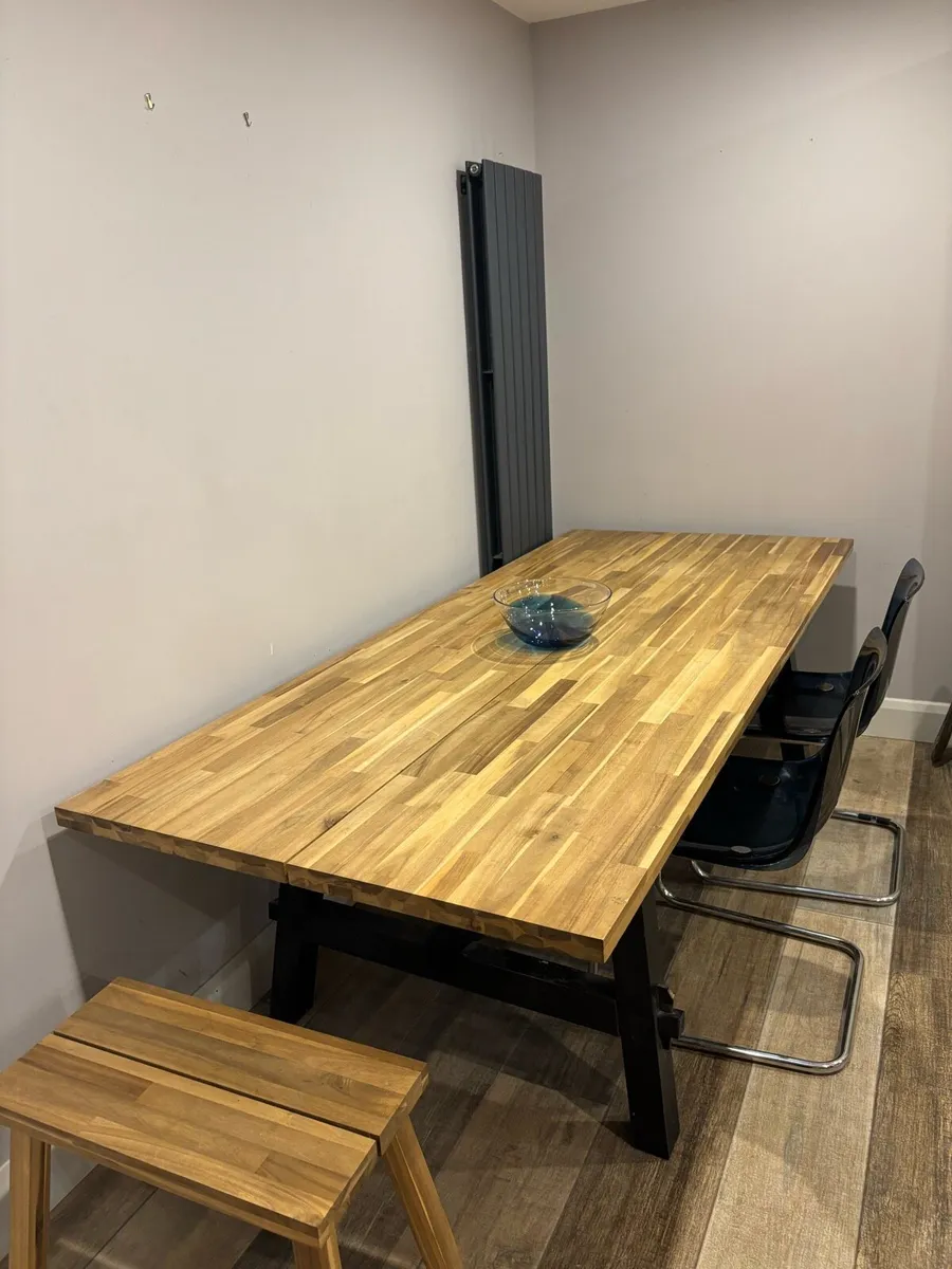 Kitchen table and chairs - Image 1