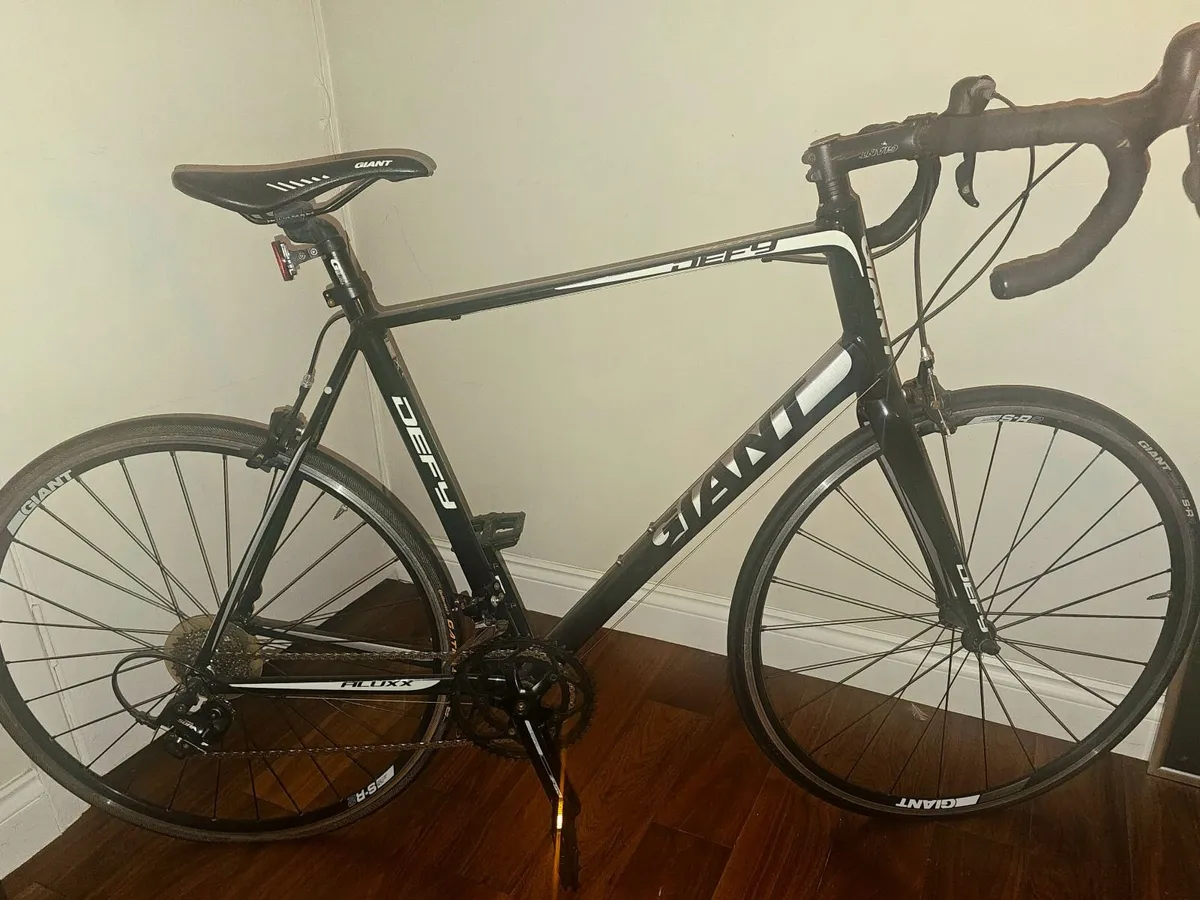 Giant Defy Endurance Road Bike – Size XL (Extra La - Image 1