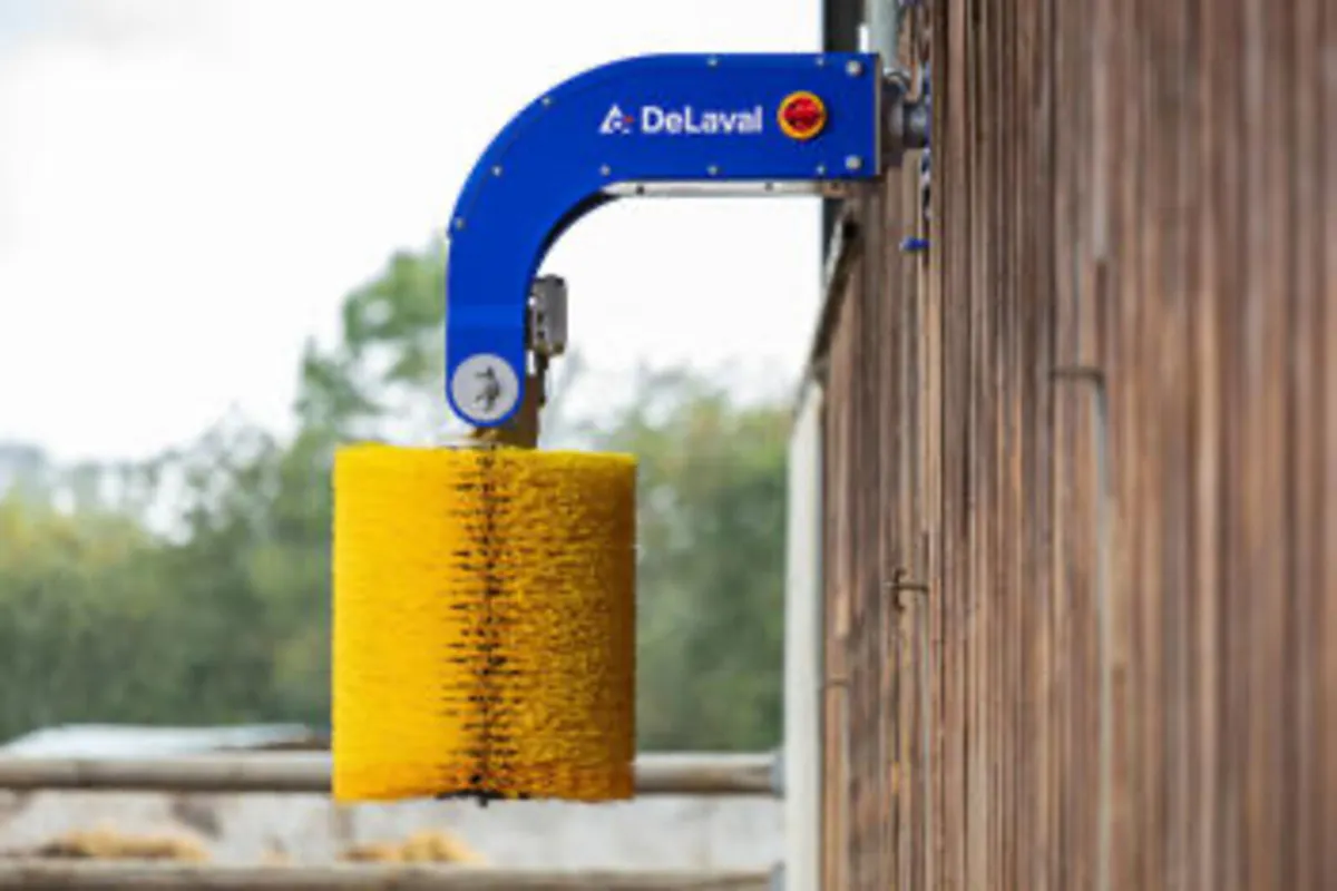 DeLaval Swinging Cow Brush - Image 4