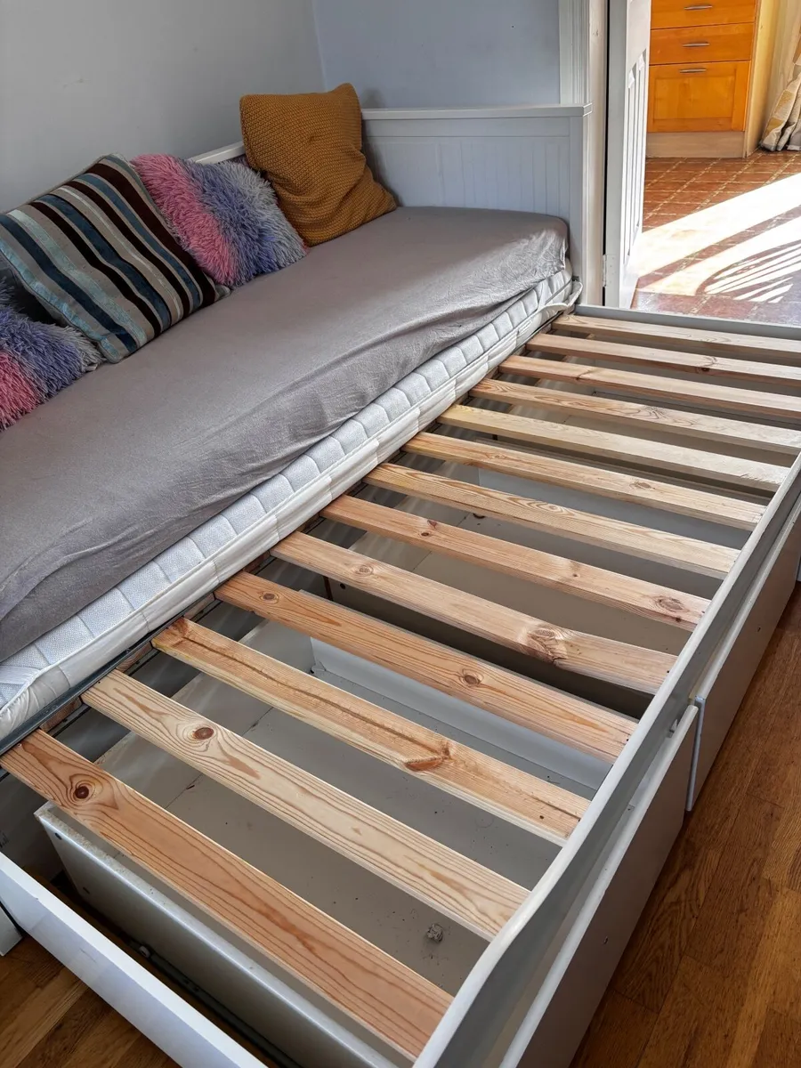 FREE: IKEA Hemnes Daybed Frame + Mattress - Image 2