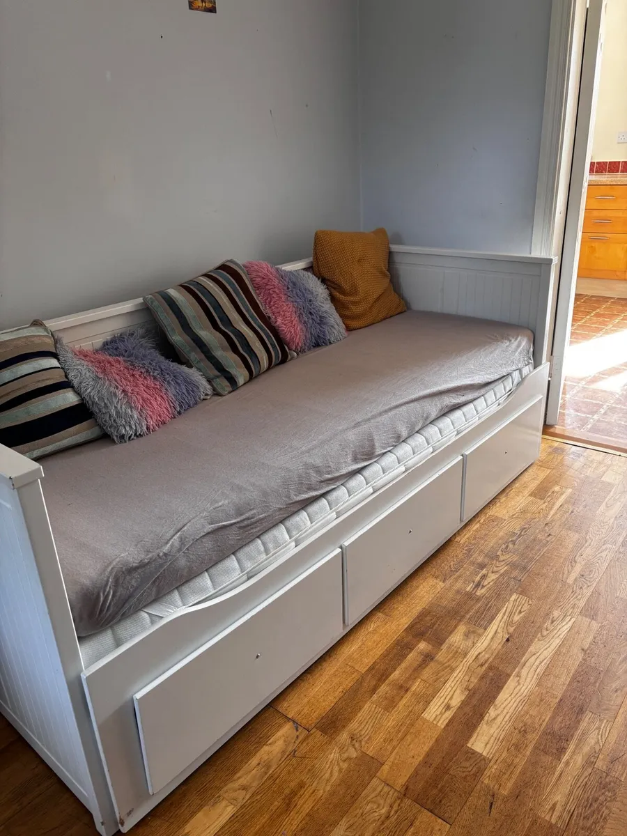 FREE: IKEA Hemnes Daybed Frame + Mattress - Image 3