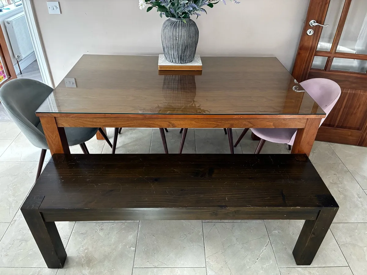Oak table, 4 chairs and bench - Image 4