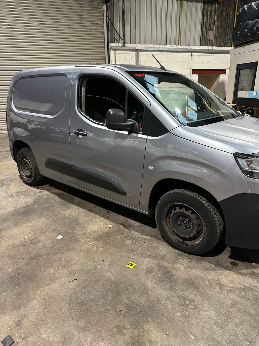 2021 Berlingo 1.5 diesel 5 Speed ( Not Crashed) - Image 2