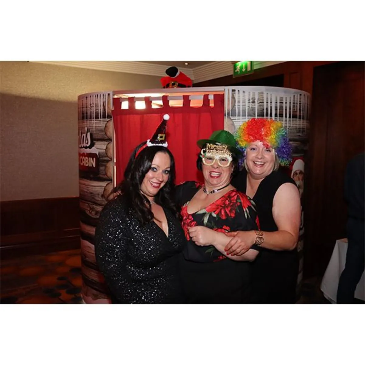 Santa's Cabin Christmas Photo Booth Hire - Image 2