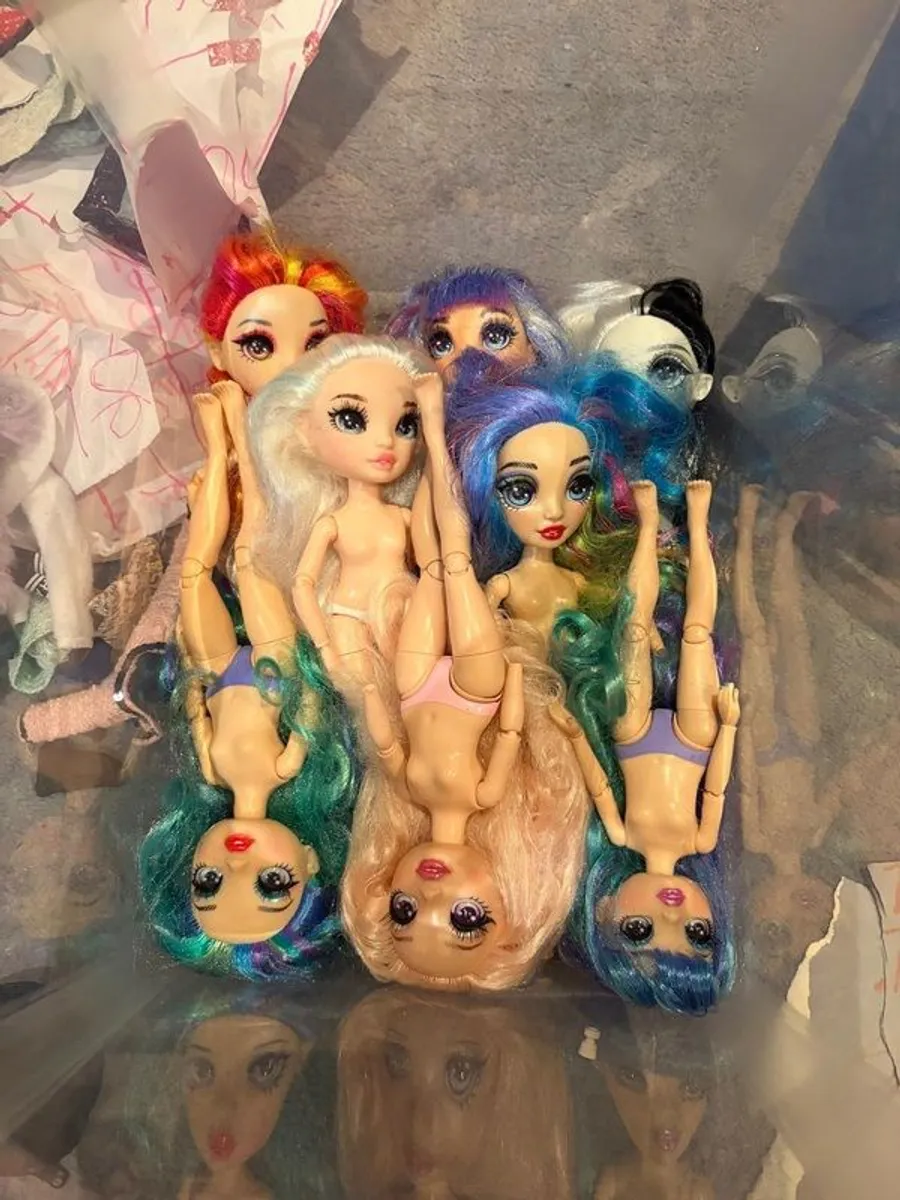 Rainbow High Doll house + Dolls + Car - Image 4