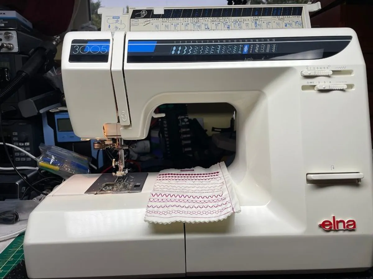 ELNA 3005 Sewing Machine - Just Serviced - Swiss made ! - Heavy Duty 70W machine - Excellent condition - Image 2