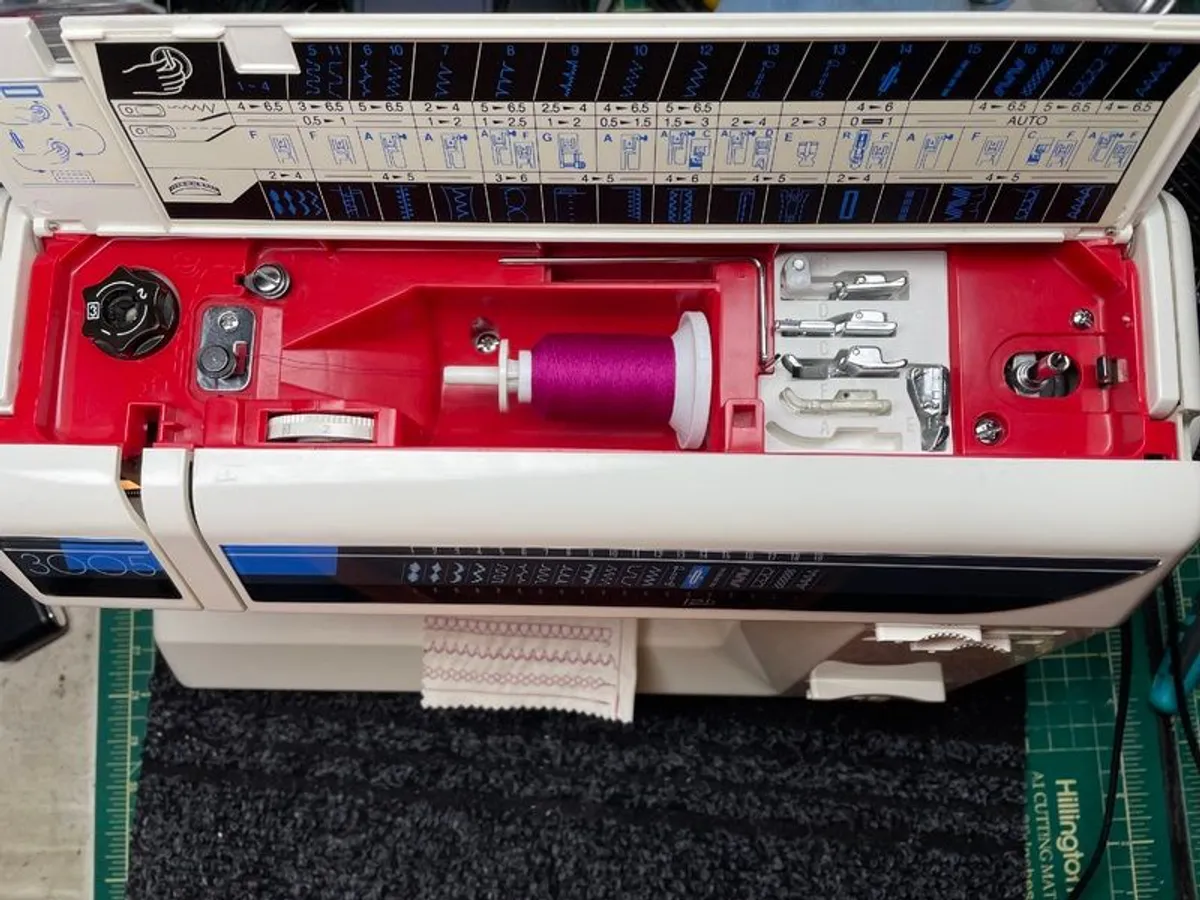 ELNA 3005 Sewing Machine - Just Serviced - Swiss made ! - Heavy Duty 70W machine - Excellent condition - Image 3