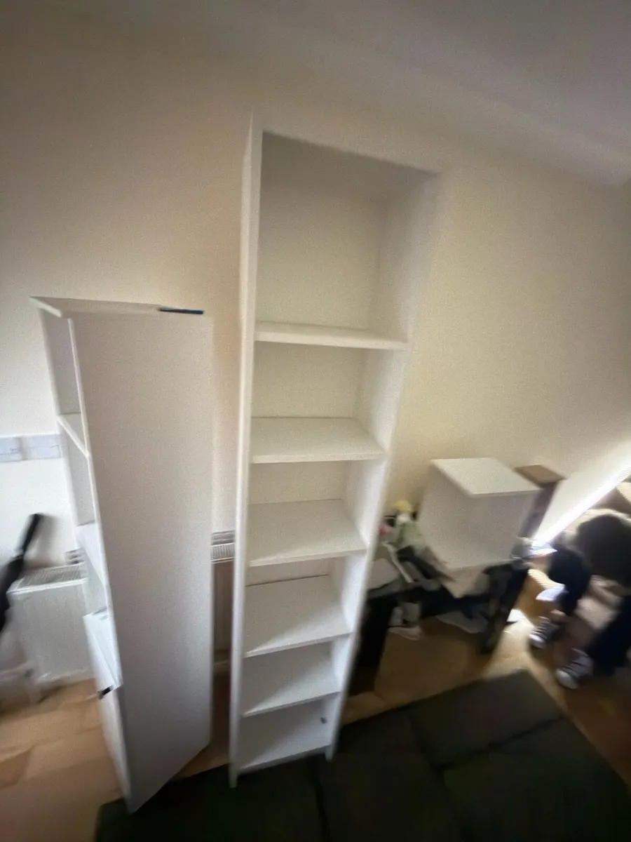 Tall bookcase - Image 1