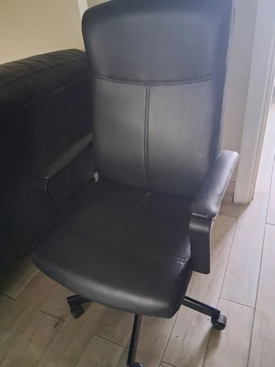 Home office desk and swivel chair - Image 3