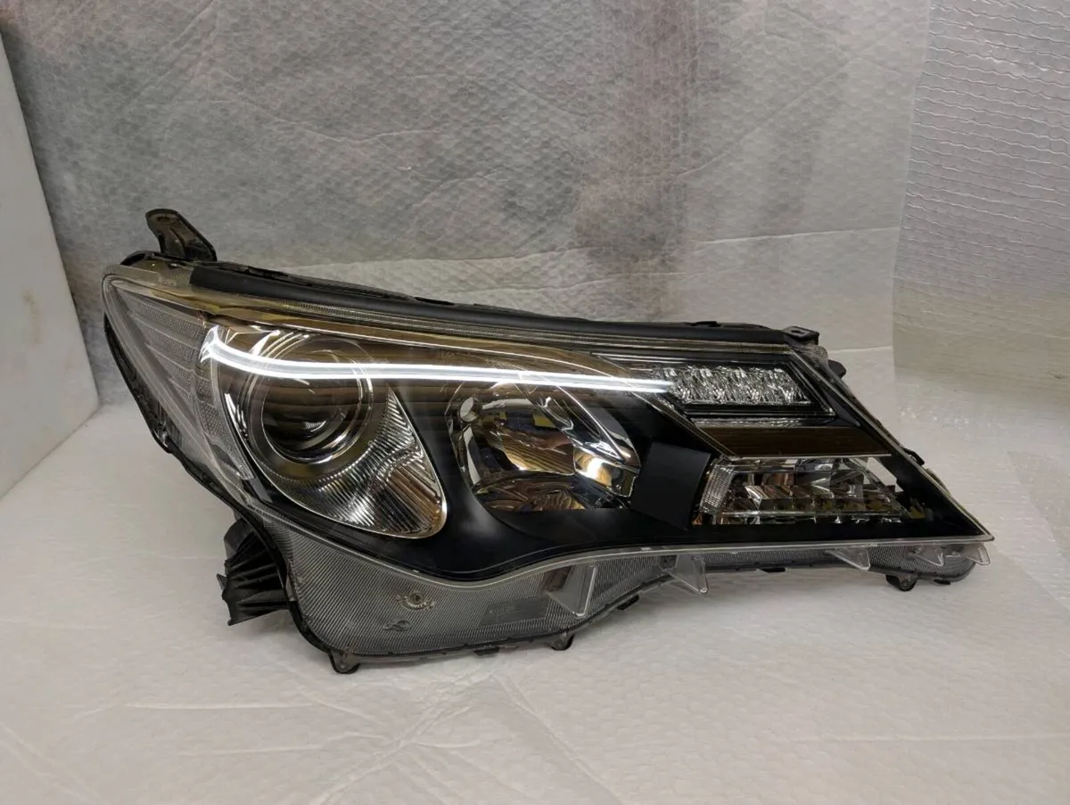 Rav 4 headlight set (2012-2018) XA40 - Image 1