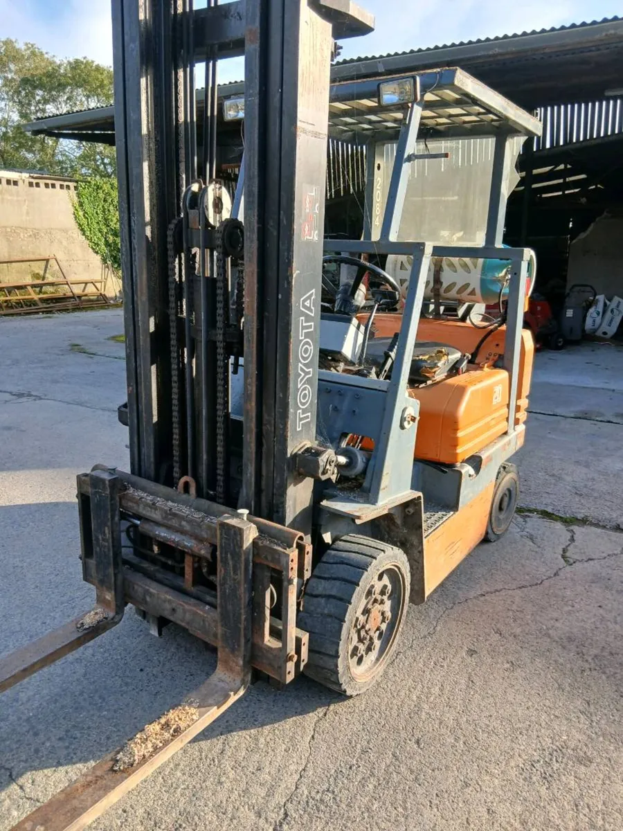 Toyota forklift - Image 1