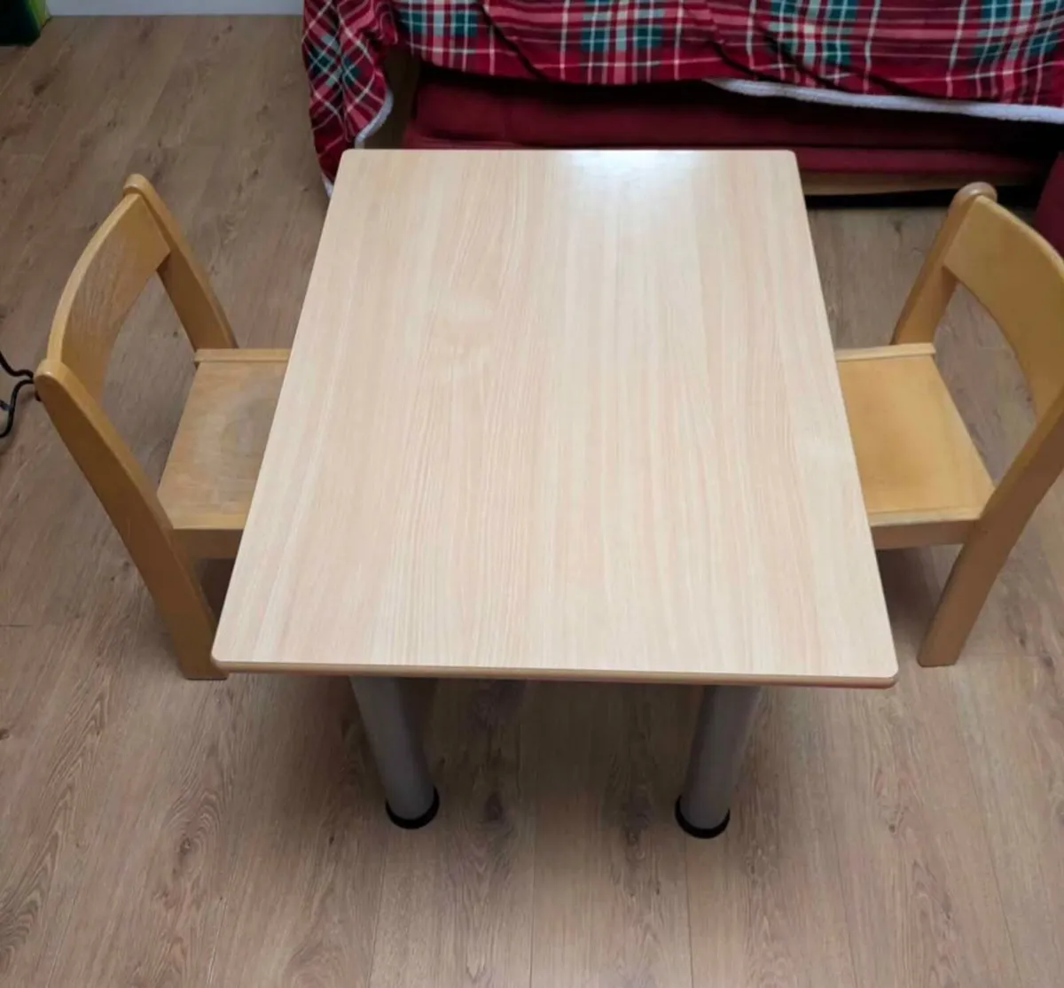 Kids table and chairs - Image 3