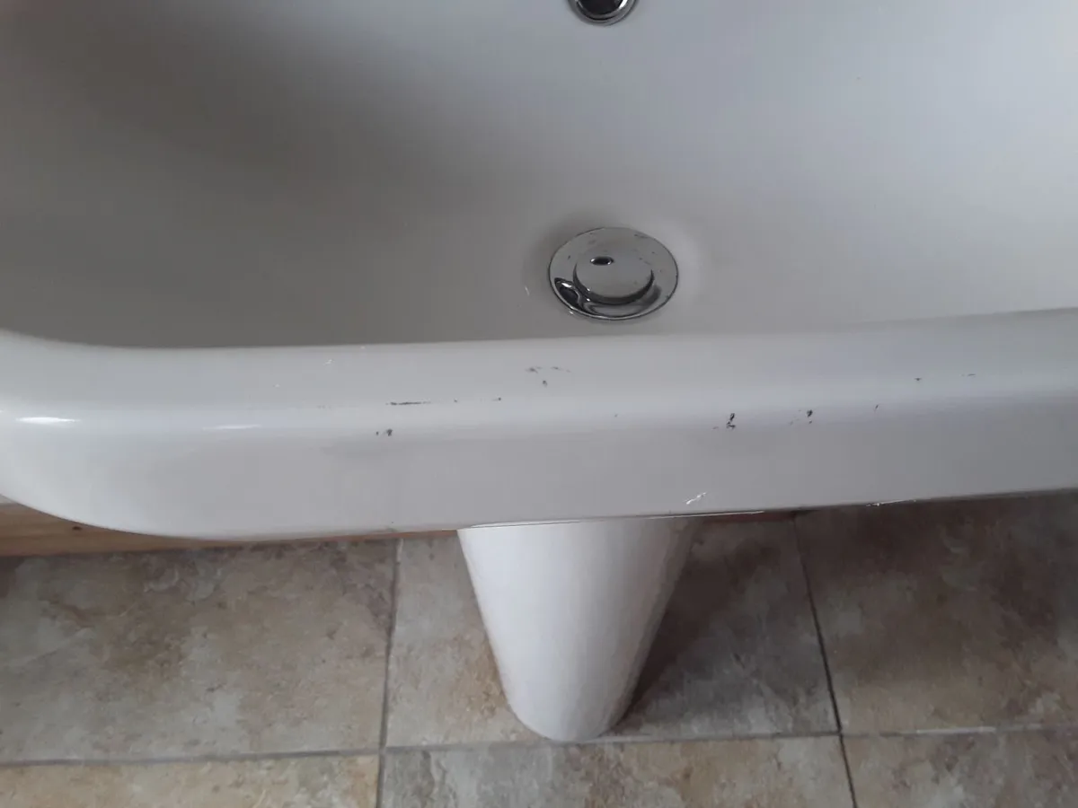 Tall white sink doesn't come with a tap - Image 4