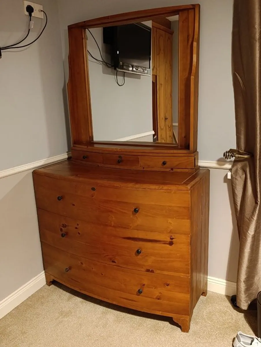 King size bed - Image 4