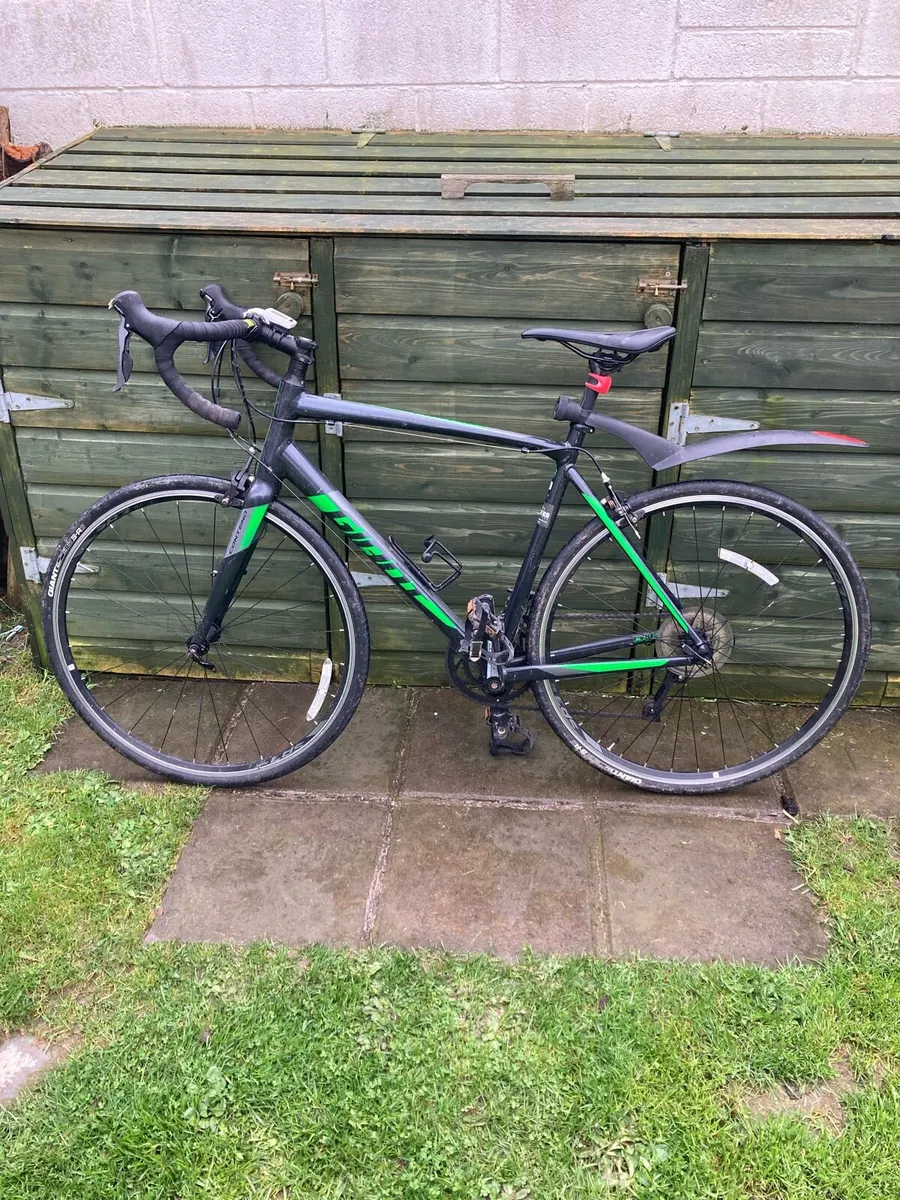 XL Giant Contend road bike - Image 1
