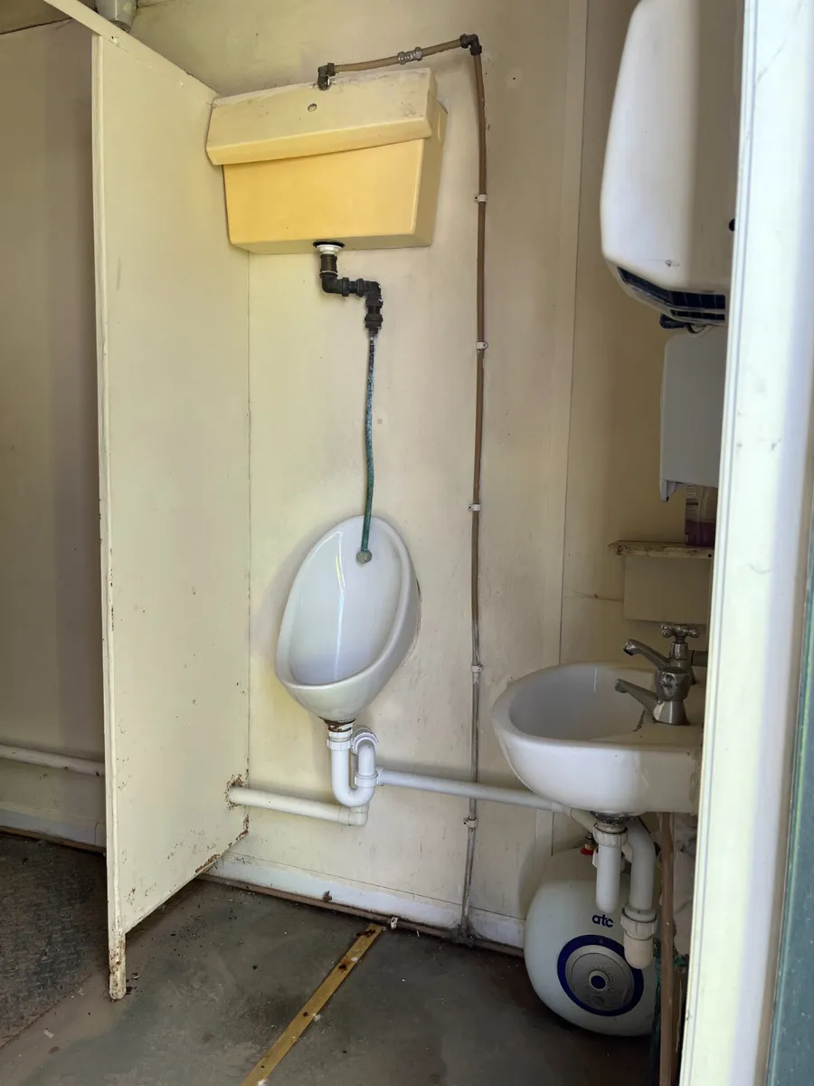 10ft x 8ft Toilet Block - CC2293 - Image 3