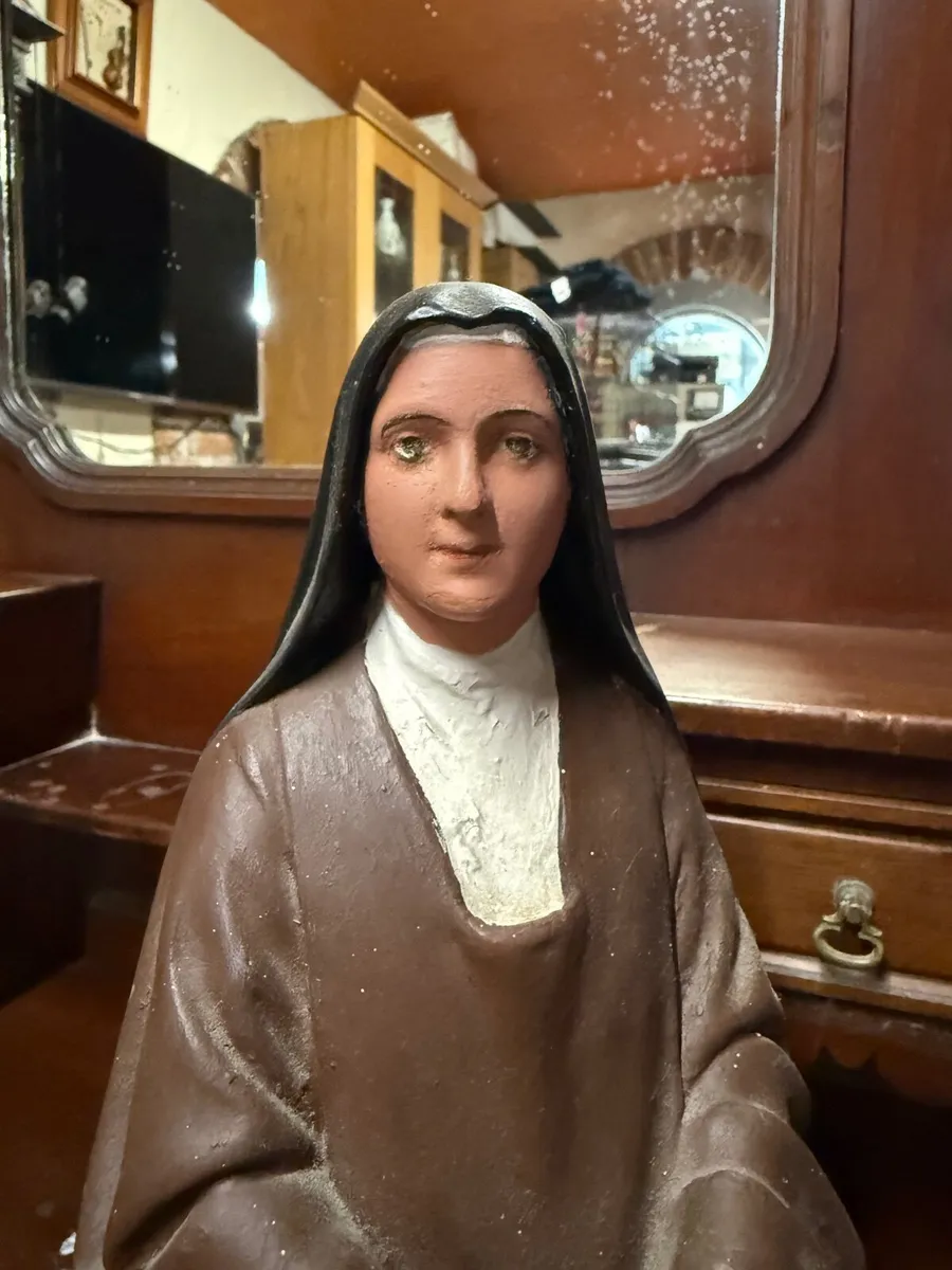 Seated nun Georgian statue. - Image 2