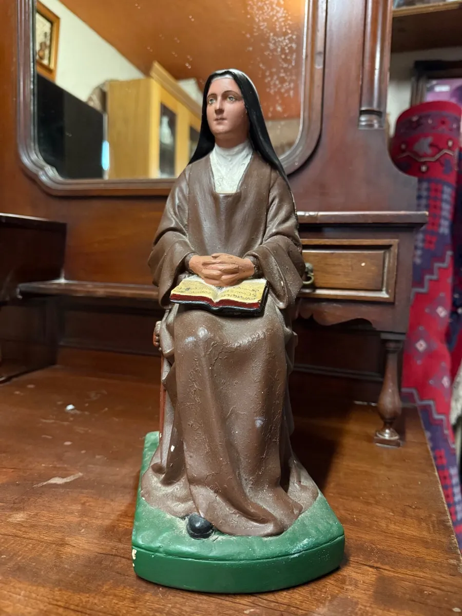 Seated nun Georgian statue. - Image 1