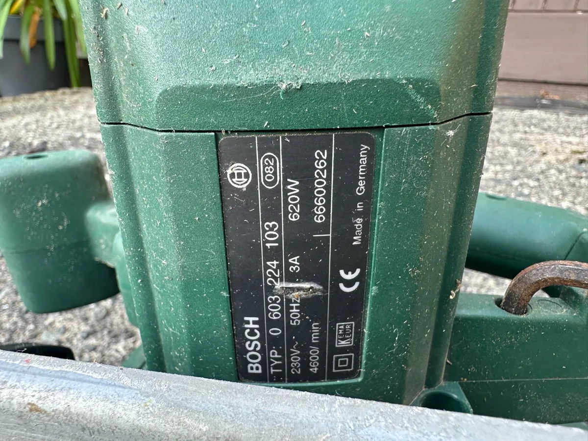 Bosch corded circular saw light domestic use only - Image 2
