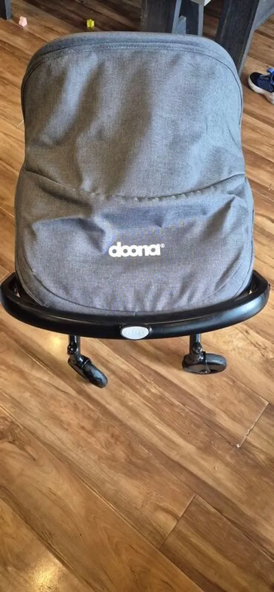 ! doona buggy and Isofix base. - Image 3