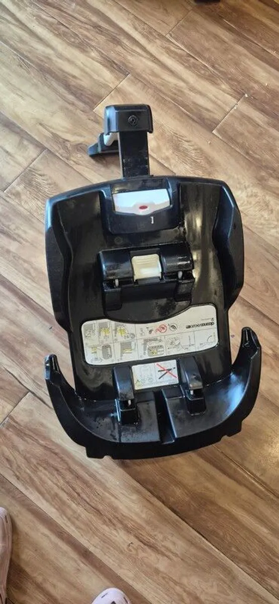 ! doona buggy and Isofix base. - Image 4
