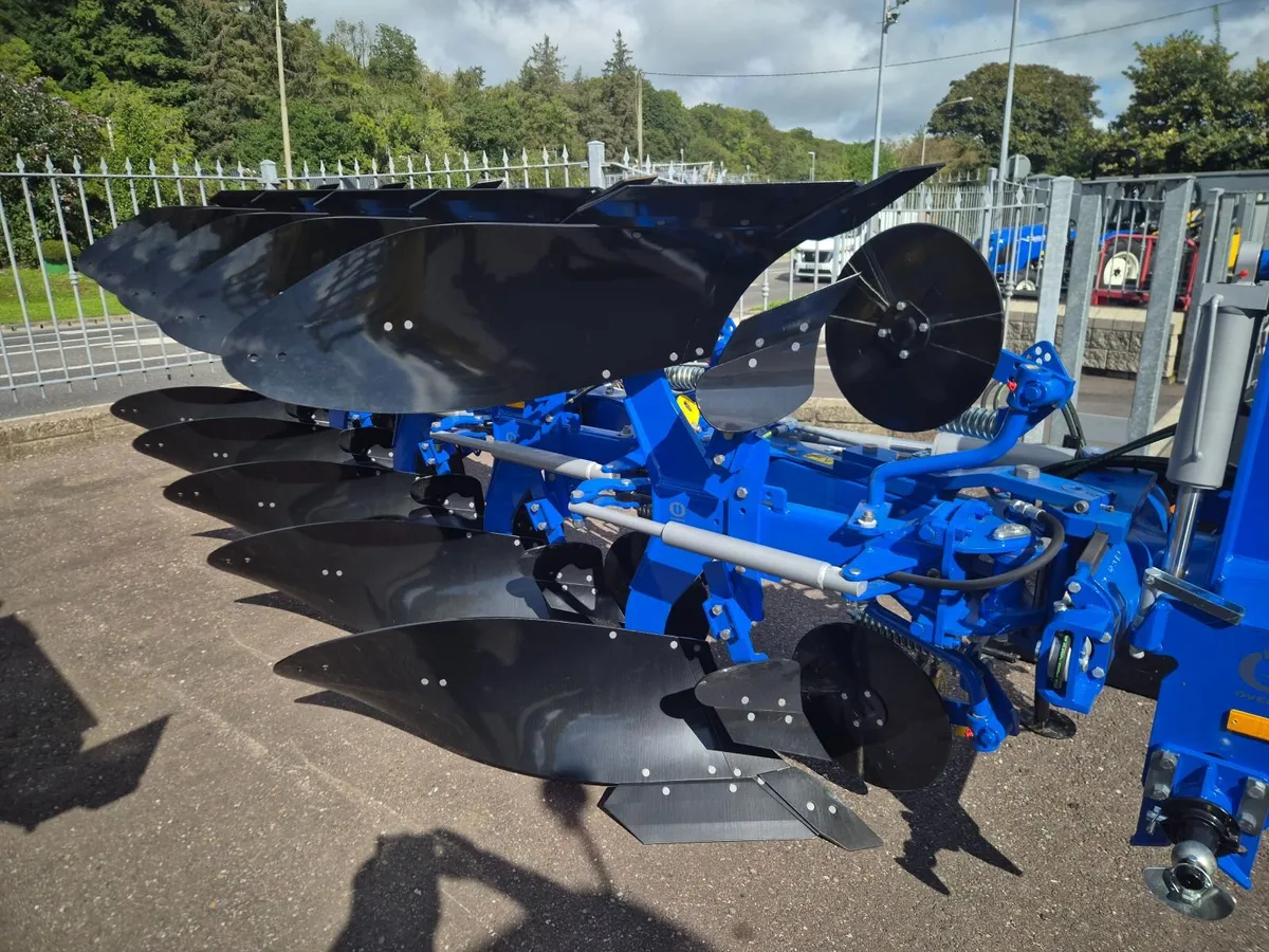 Overum 5 furrow Reversalable plough. - Image 1