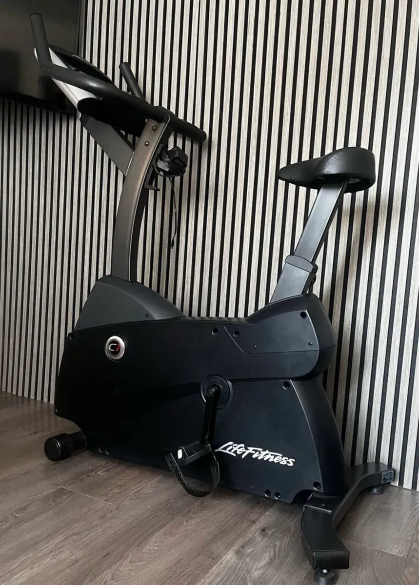 Life fitness C1 exercise bike - Image 1