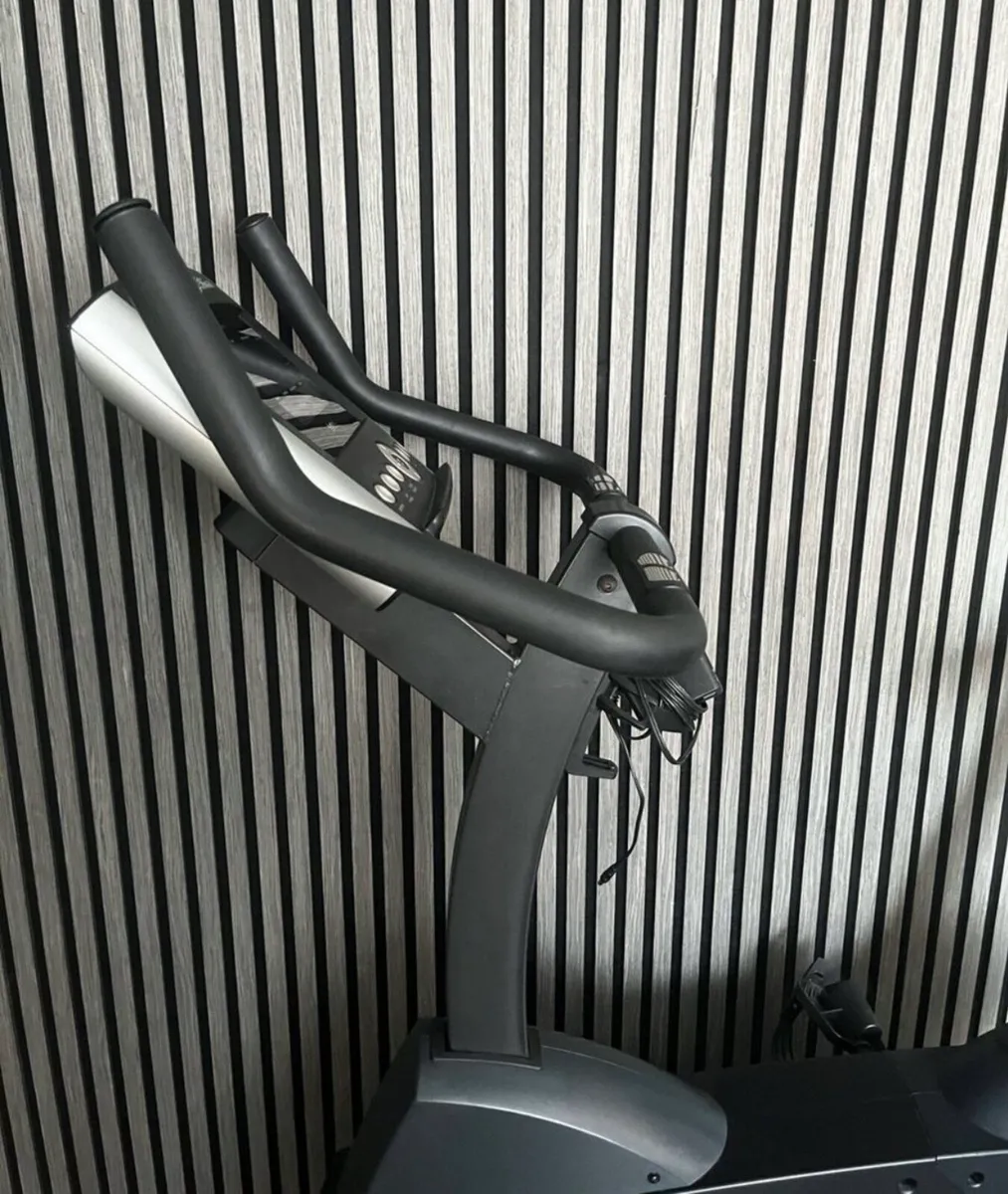 Life fitness C1 exercise bike - Image 2