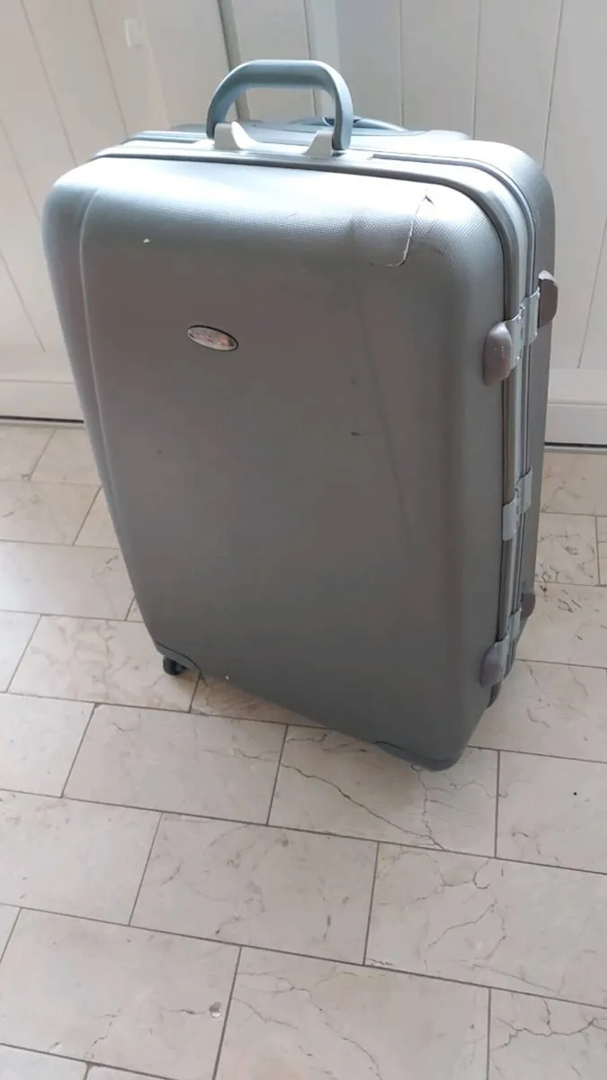 Large suitcase - Image 1
