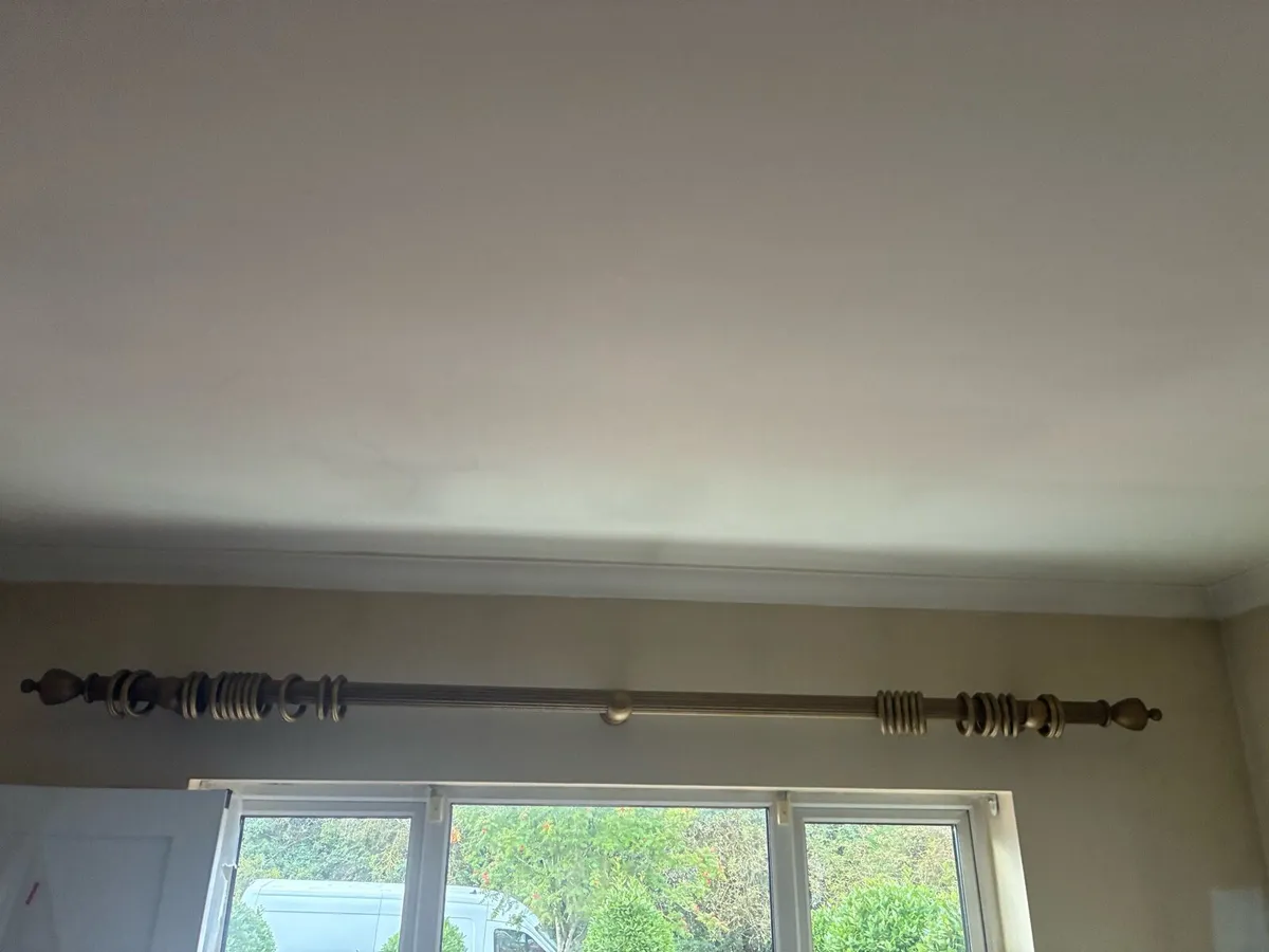Curtain pole - Image 1
