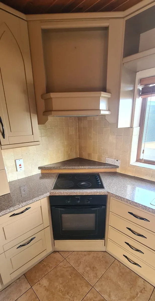 Kitchen Including Appliances - Image 2