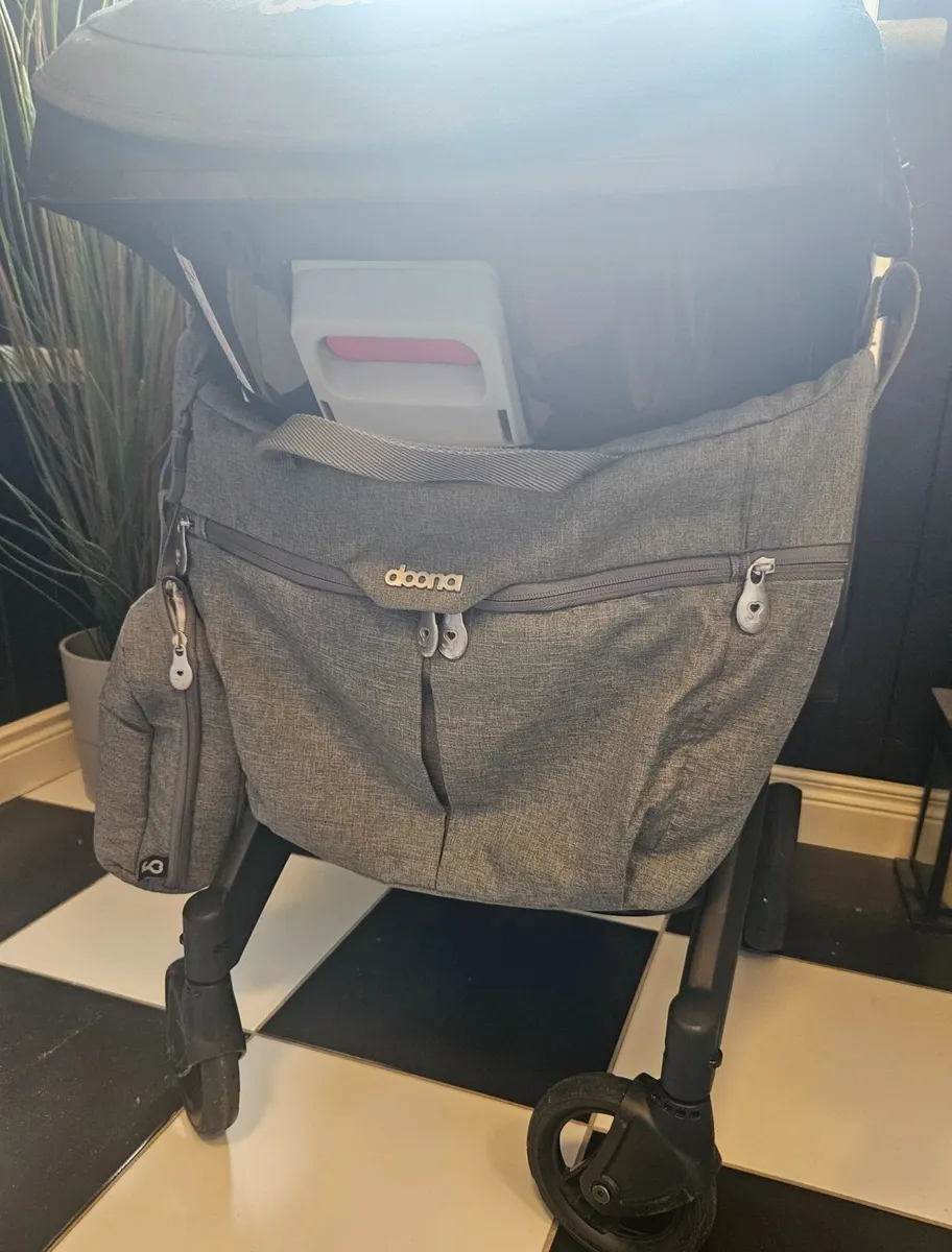 Doona All-Day Changing Bag & Bottle Holder - Image 1