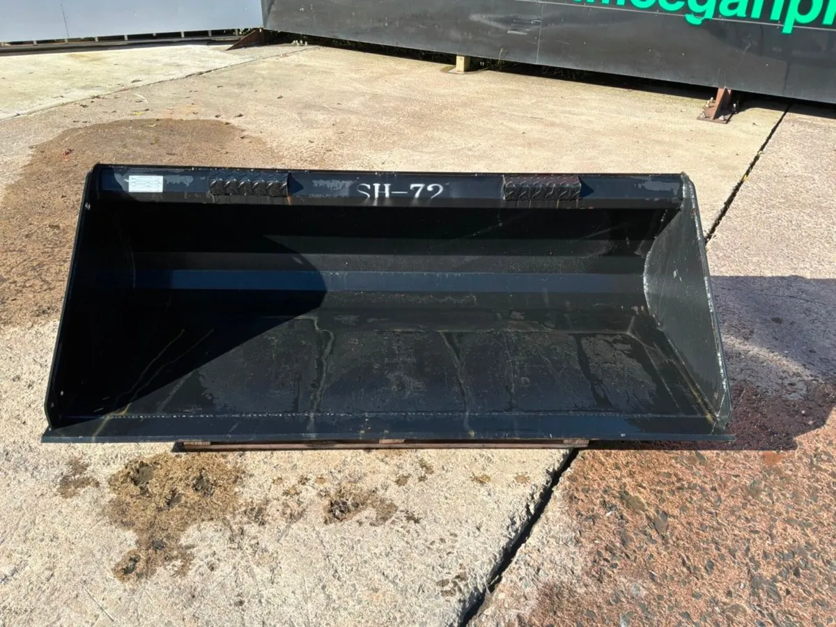 New / unused 72" skid steer / bobcat loader Bucket - Image 3