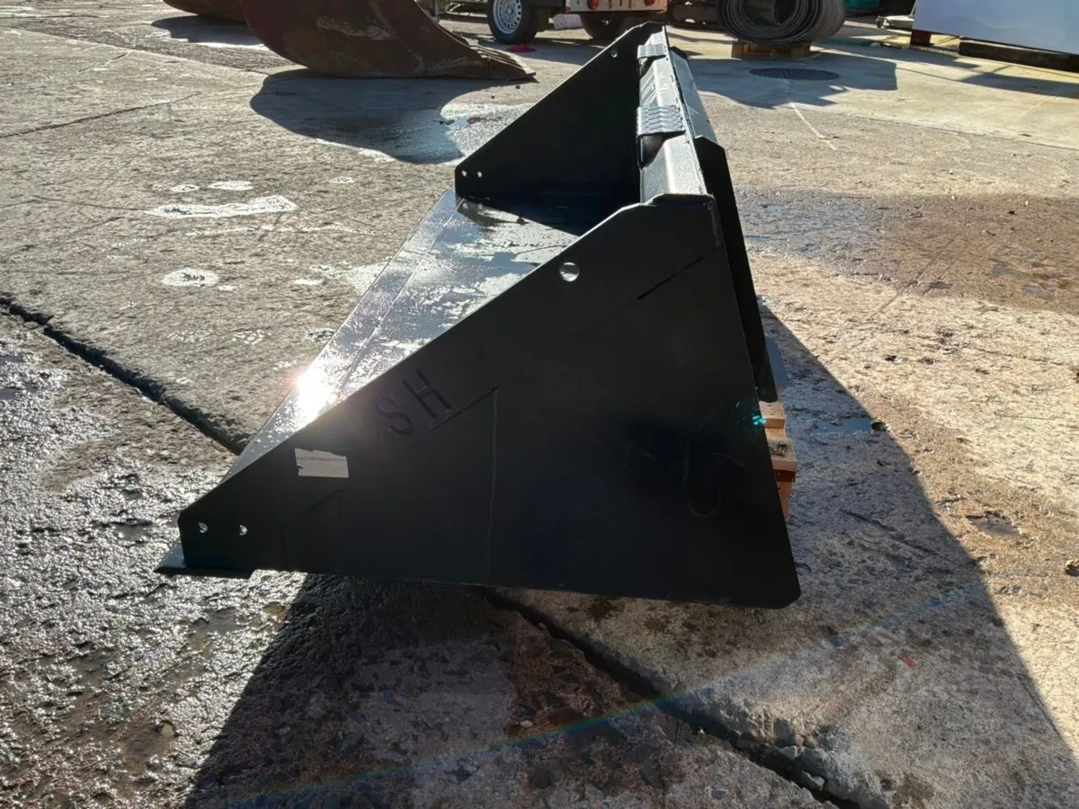 Unused 78" Skid steer / Bobcat front loader bucket - Image 4