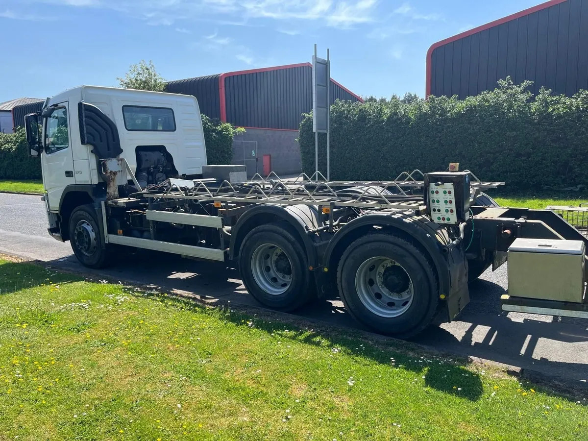 2014 VOLVO FM370 6X4 CHASSIS CAB I-SHIFT - Image 3