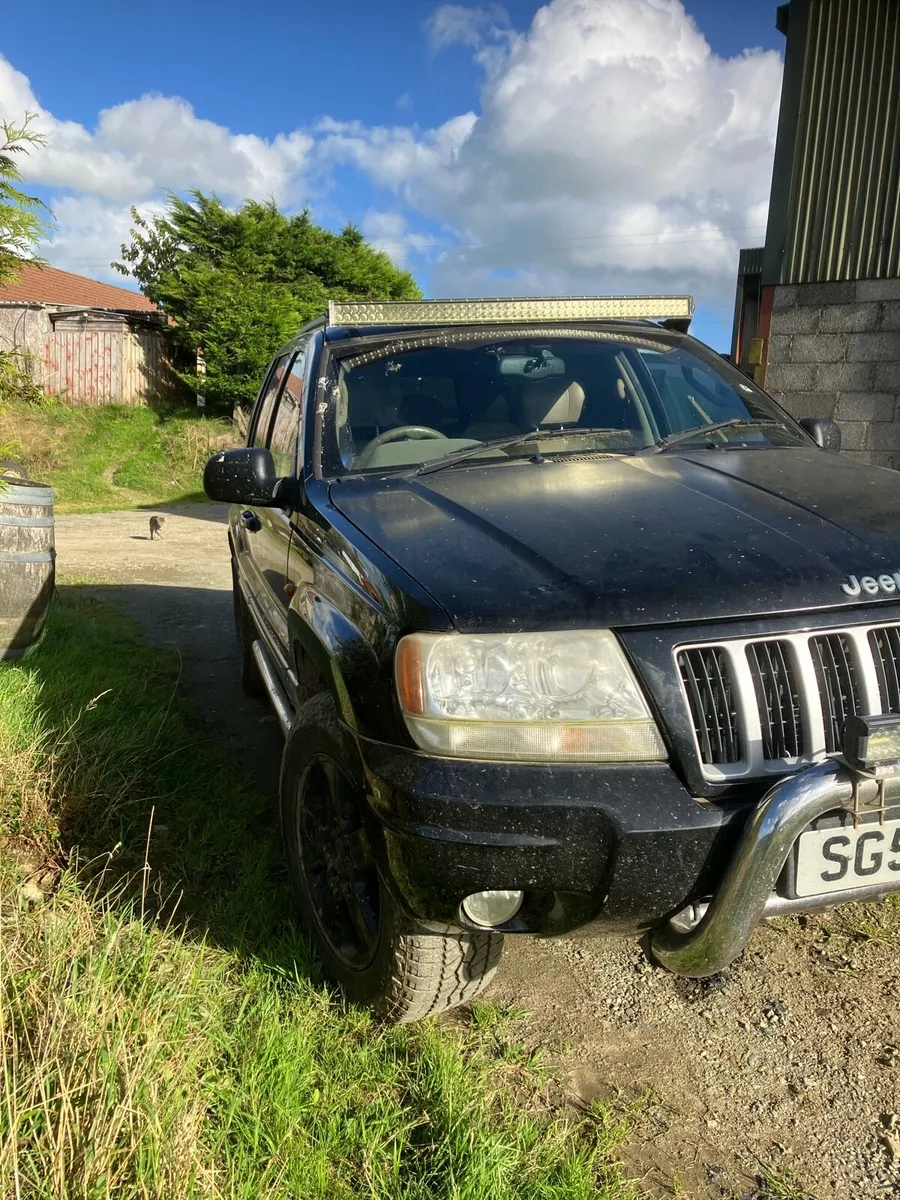 Chrysler Grand Cherokee - Image 1