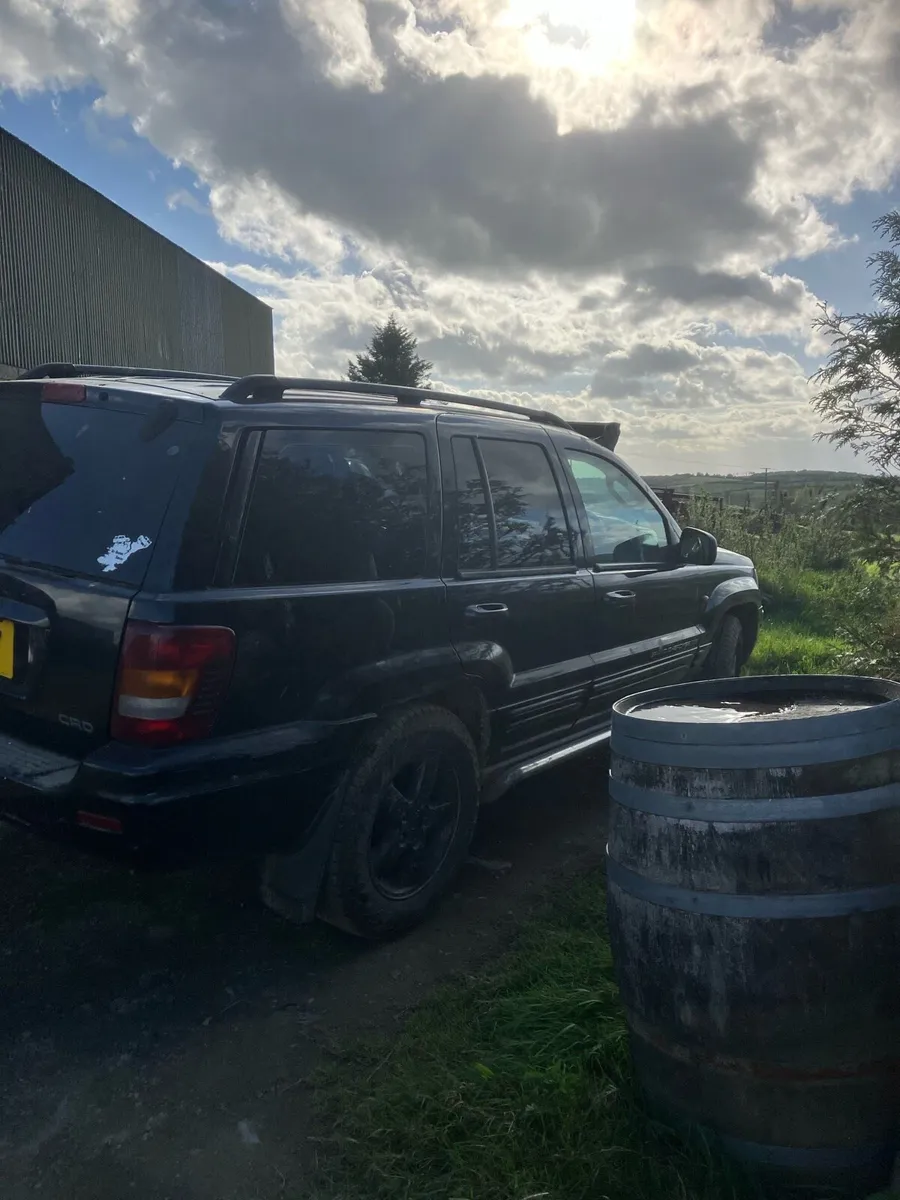 Chrysler Grand Cherokee - Image 2