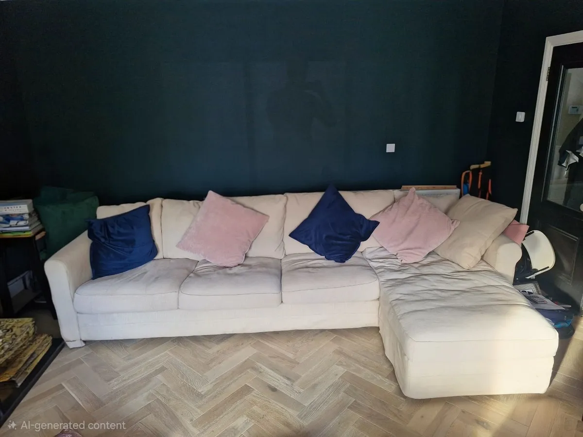 4 Seater Couch with chaise - Image 1