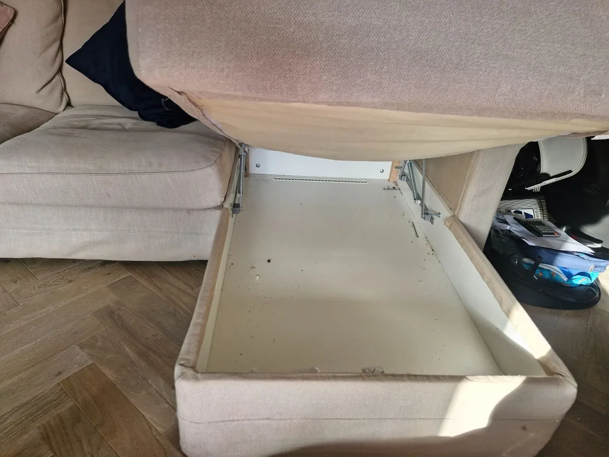 4 Seater Couch with chaise - Image 3