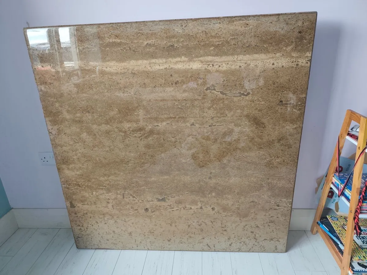 Marble table - Image 1