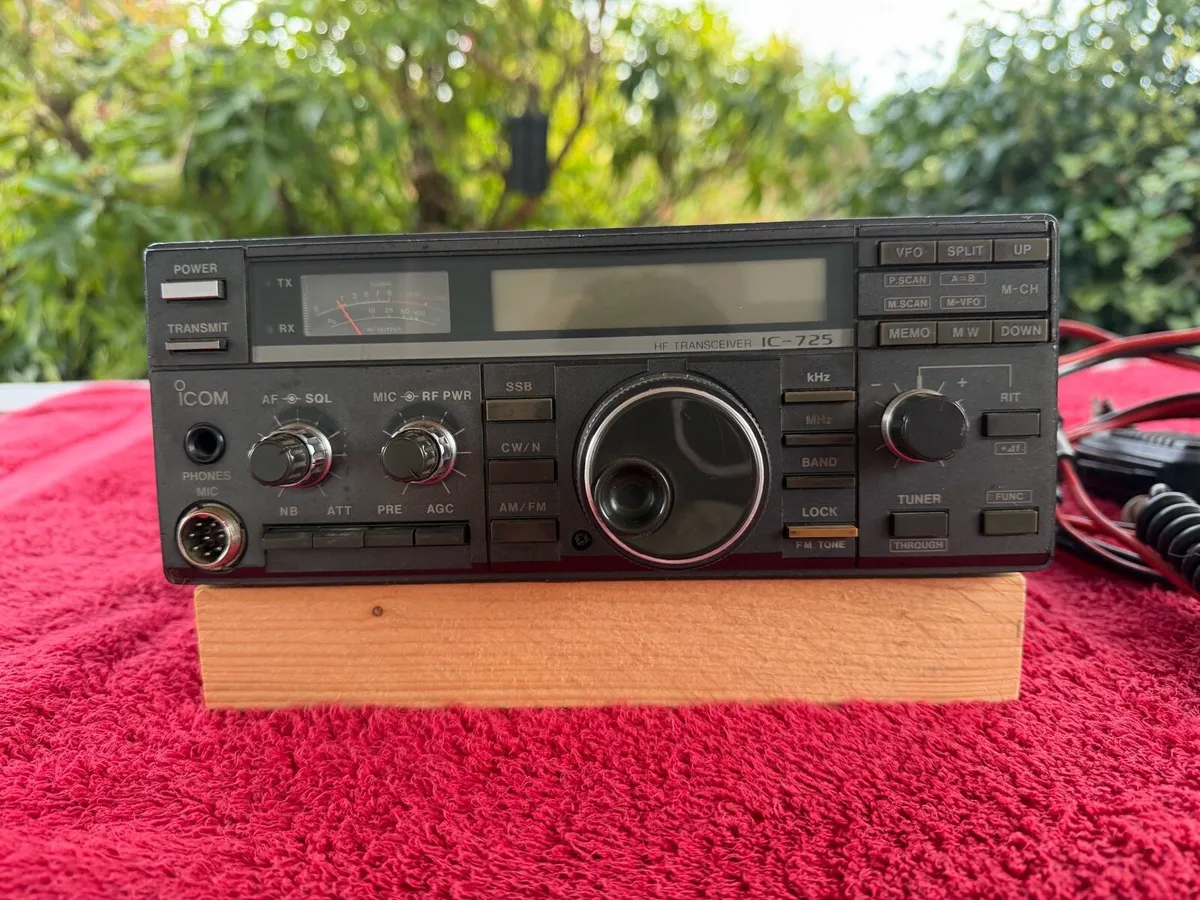 Ham/cb radio icom ic 725 hf radio clean condition - Image 1