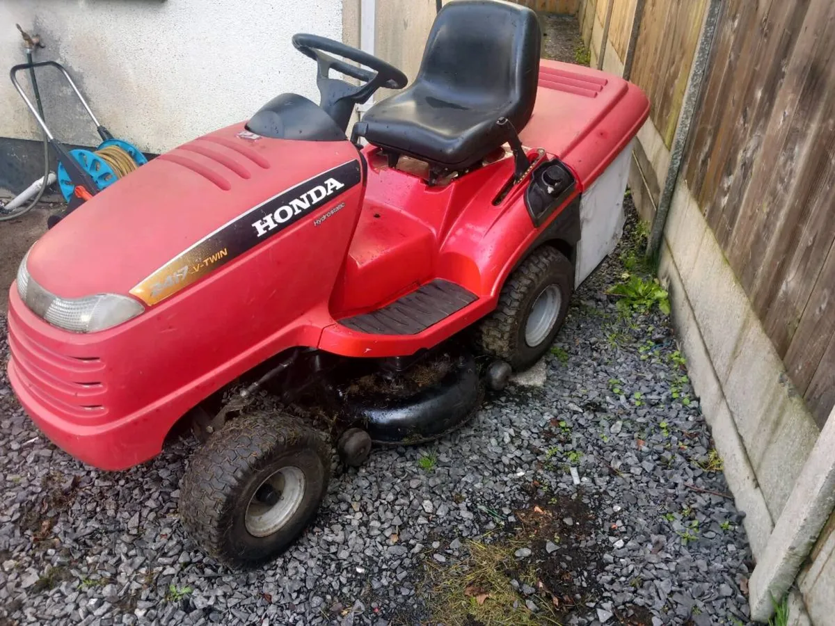 Ride on lawnmower - Image 2
