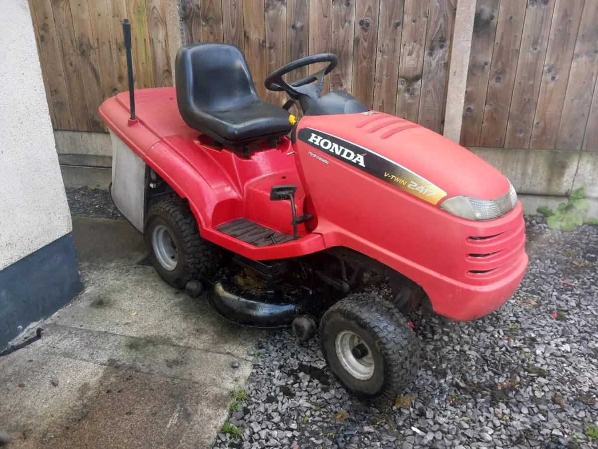 Ride on lawnmower - Image 1